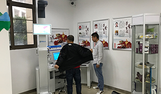 高爾夫社區(qū)黨群服務(wù)中心,健康體檢小屋送健康到市民身邊