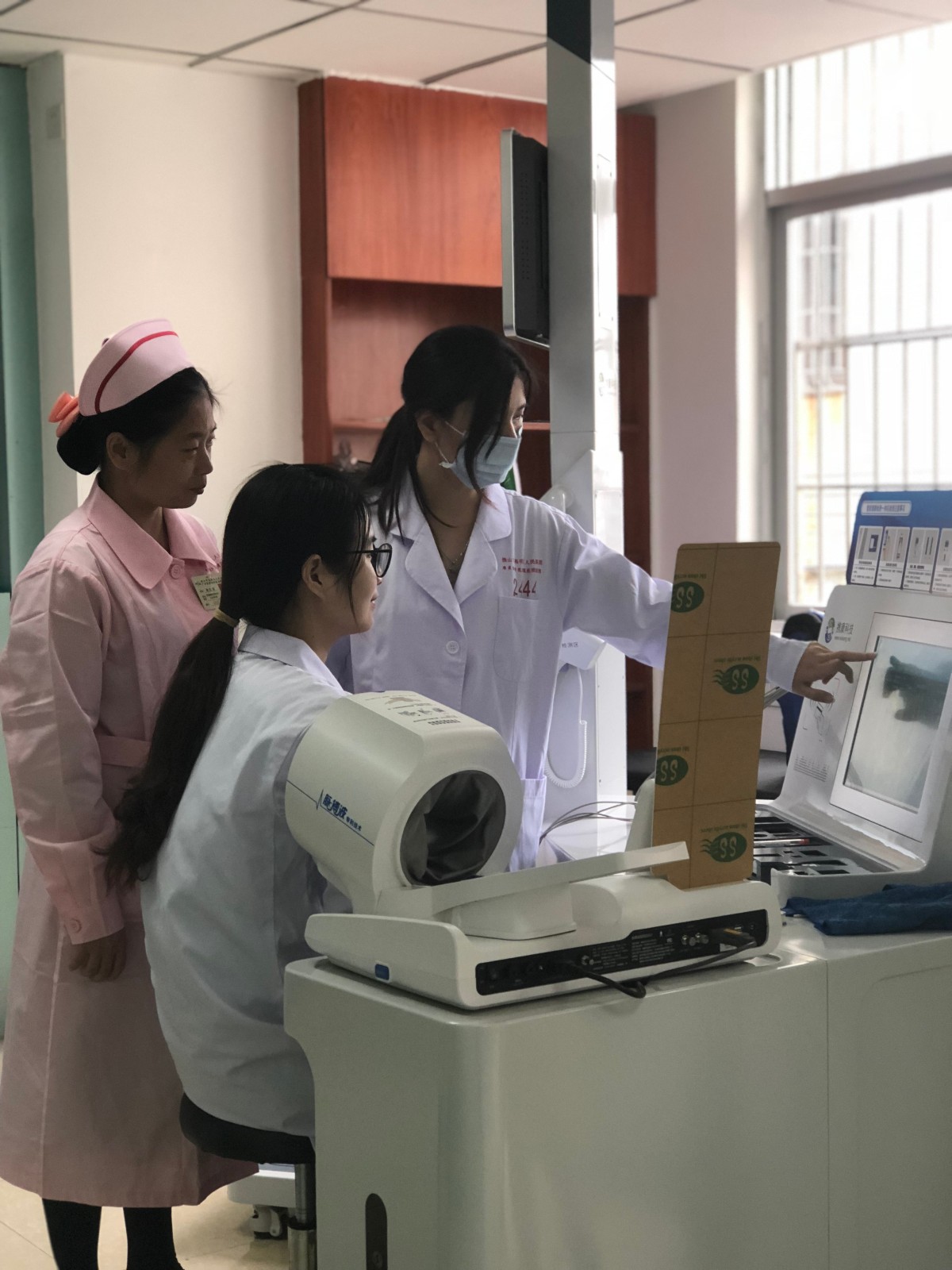 佛山高明區(qū)城西社區(qū)衛(wèi)生服務(wù)中心 大型設(shè)備攜康健康小屋一體機(jī)XKZN-B600