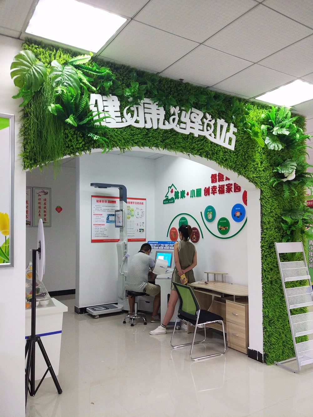 武漢市東西湖區(qū)涇河街官塘角社區(qū)智能健康小屋驛站現(xiàn)場照片2 武漢市東西湖區(qū)涇河街官塘角社區(qū)智能健康小屋驛站現(xiàn)場照片2
