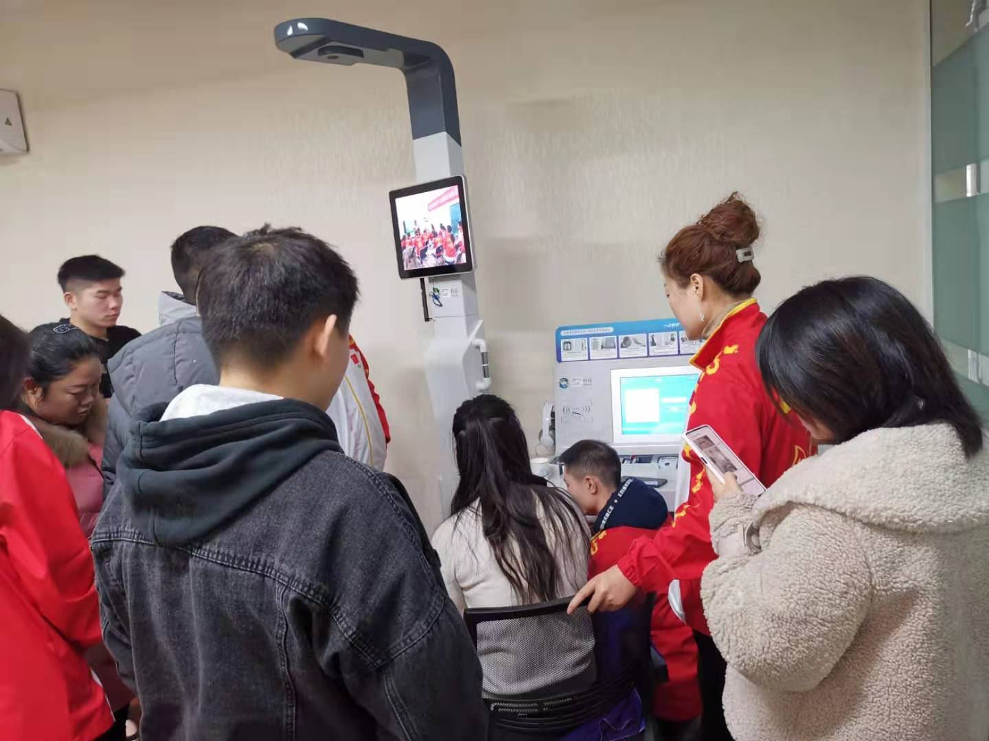 智能健康體檢一體機(jī).jpg 智能健康體檢一體機(jī).jpg